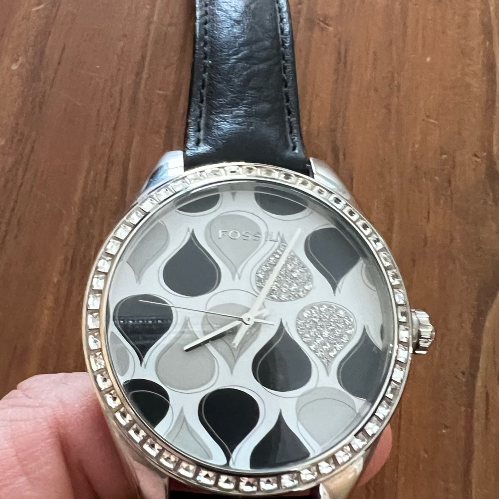 Fossil Watch - Unique Water Droplet face design with Crystal Accents. - Picture 9 of 12